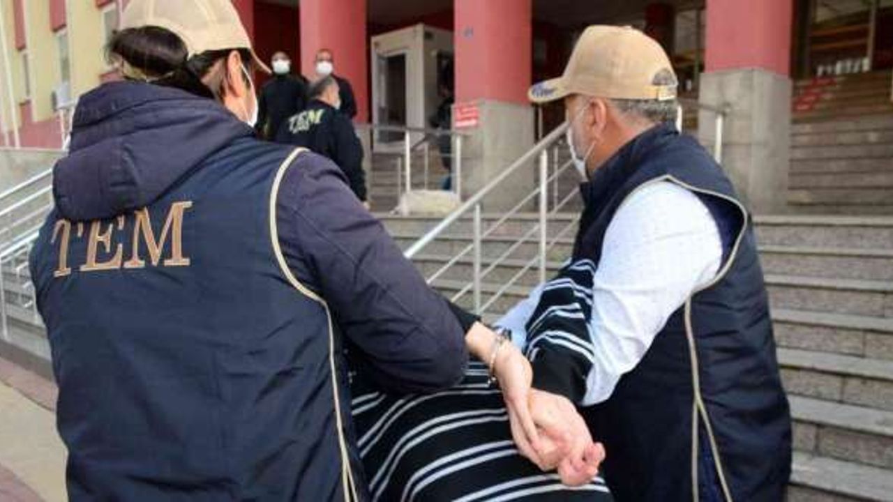 Şehit mezarlarına çirkin saldırı yapan zanlı, duruşma salonunda da şehide küfür etti