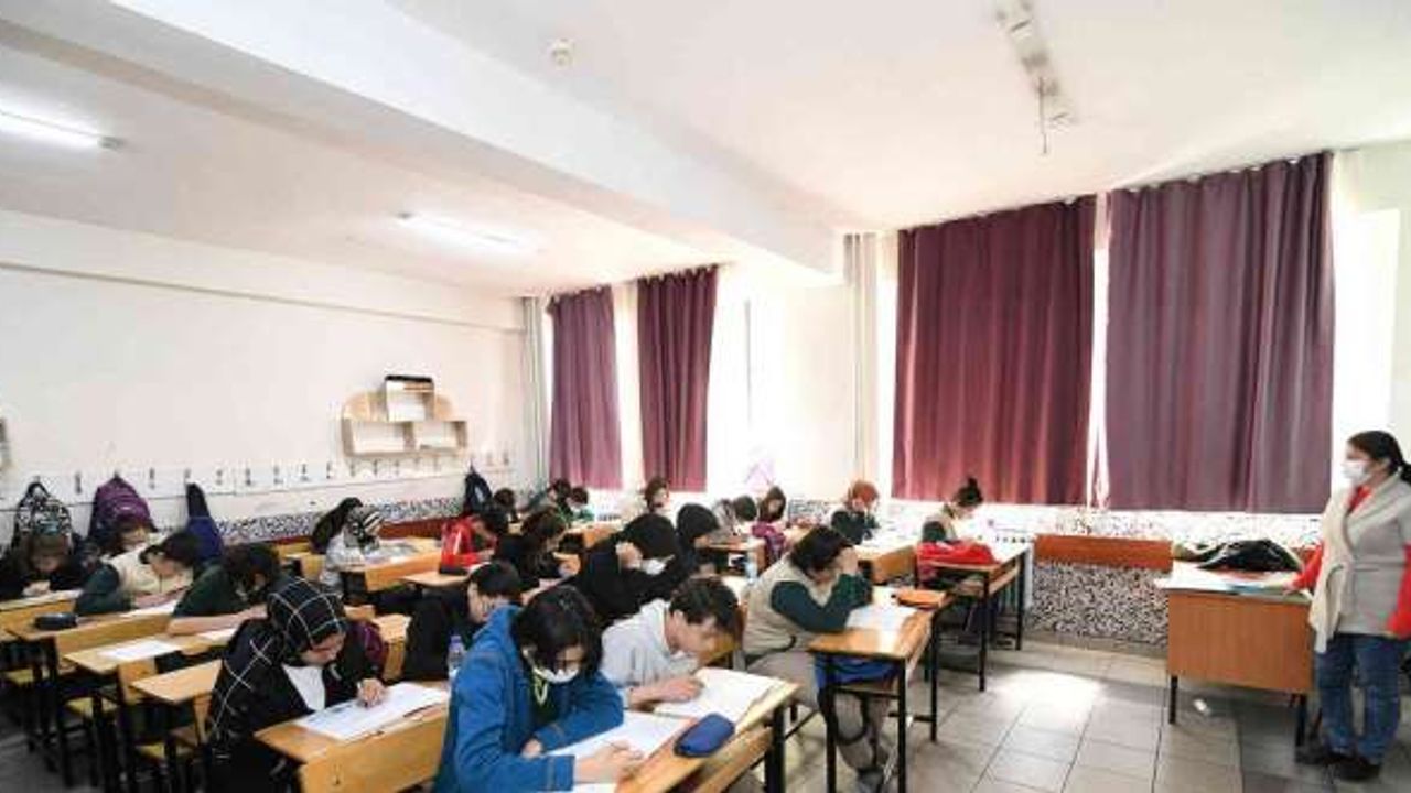 Konya Büyükşehir LGS ve TYT öğrencilerine sınav tecrübesi kazandırıyor
