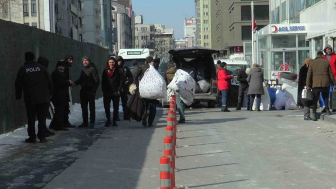 Kayseri’deki ağır hasarlı binada yıkım öncesi tahliyeler başladı