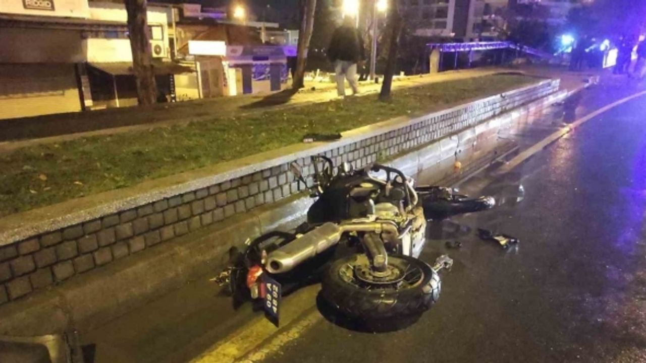 Aydın’da motosikletli polis timi otomobille çarpıştı: 2 polis yaralı