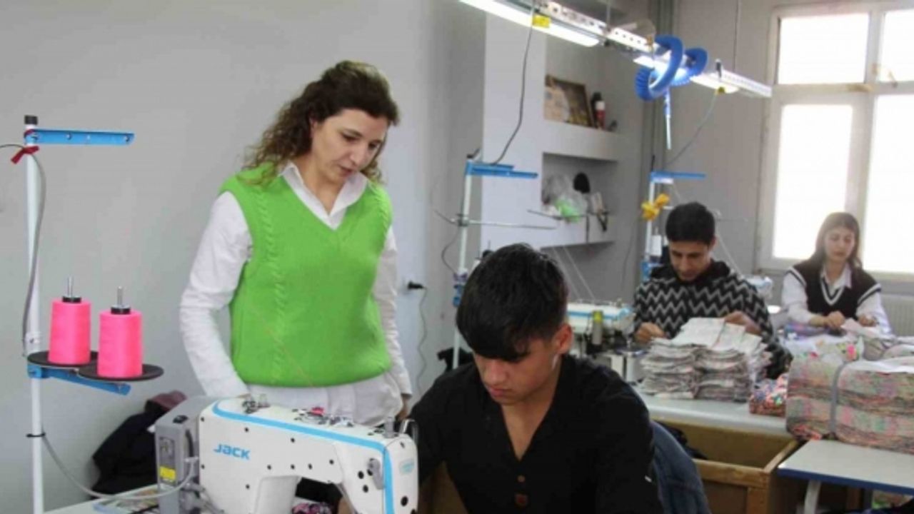 Devlet desteğiyle tekstil atölyesi kurdu, hedefi 100 kişiye istihdam sağlamak