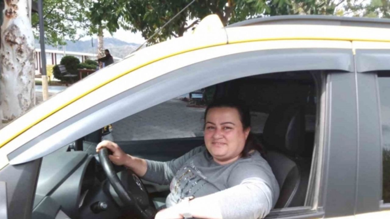 Eşine yardım için başladığı taksi şoförlüğü, mesleği oldu