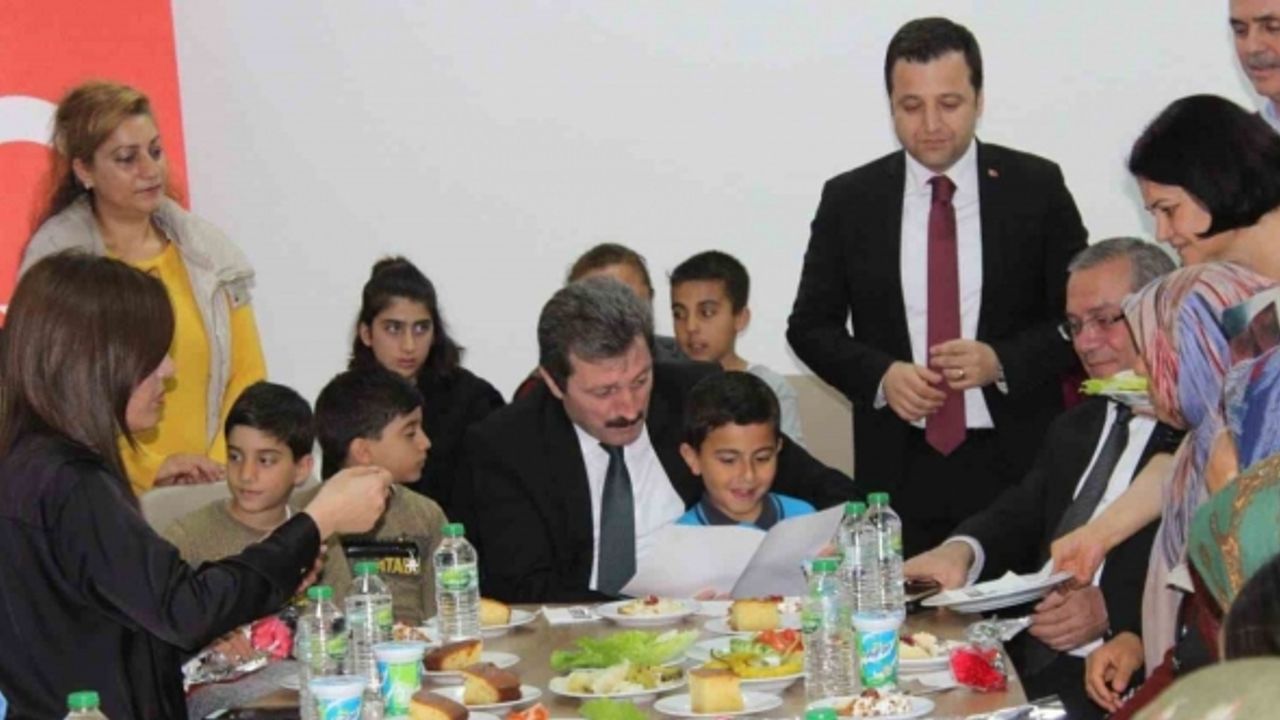 Orhan Tavlı kimle bir araya geldi.