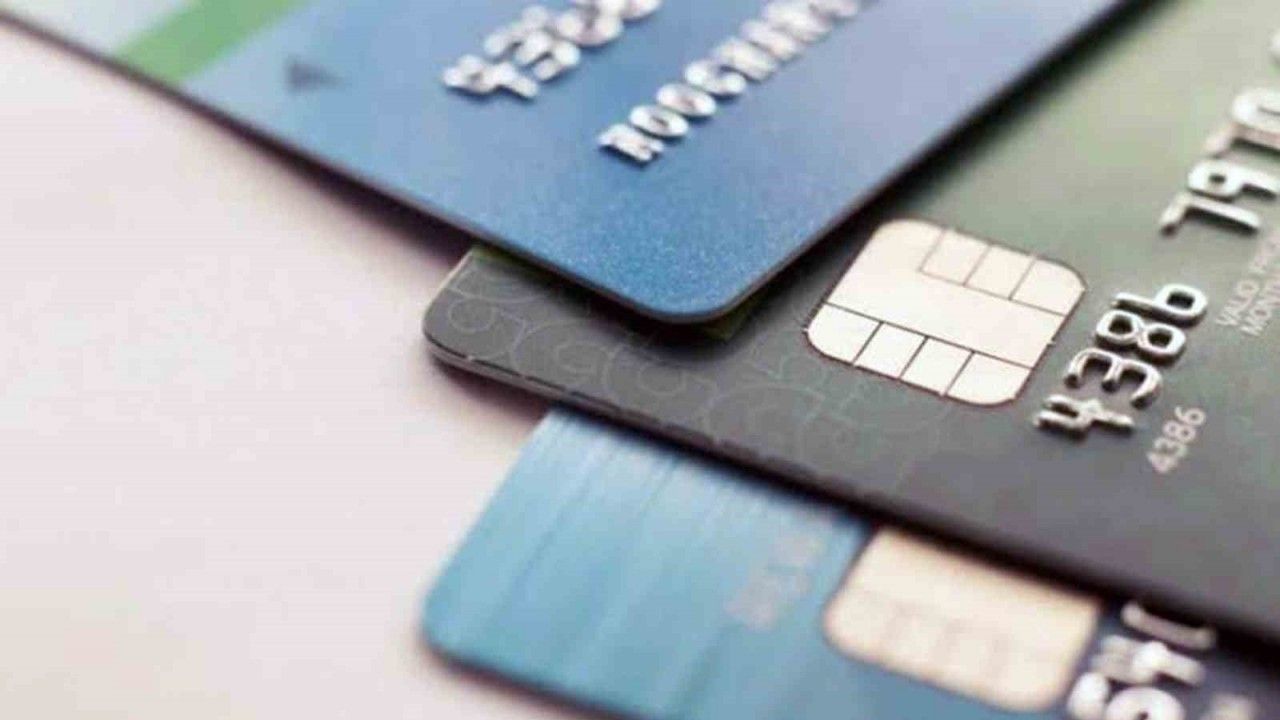 Müşteri kredi kartlarını kullanan kurye ve işbirlikçisi tutuklandı