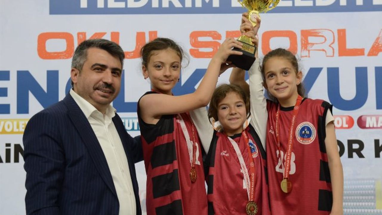 Bursa Yıldırım'da 'Gençlik Oyunları'nda görkemli final