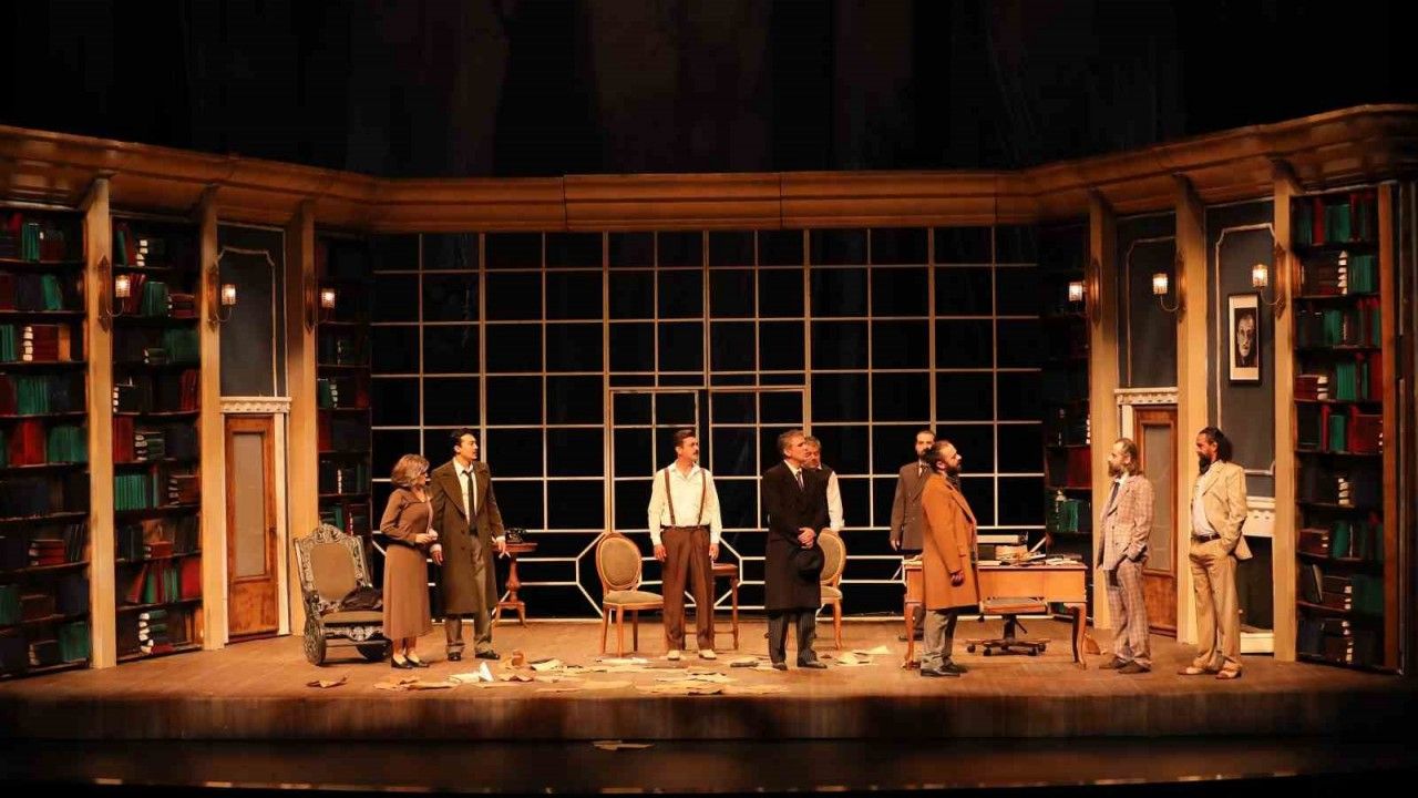 Konya Şehir Tiyatrosu Üstad Necip Fazıl’ı “Bir Adam Yaratmak” eserini sahneledi