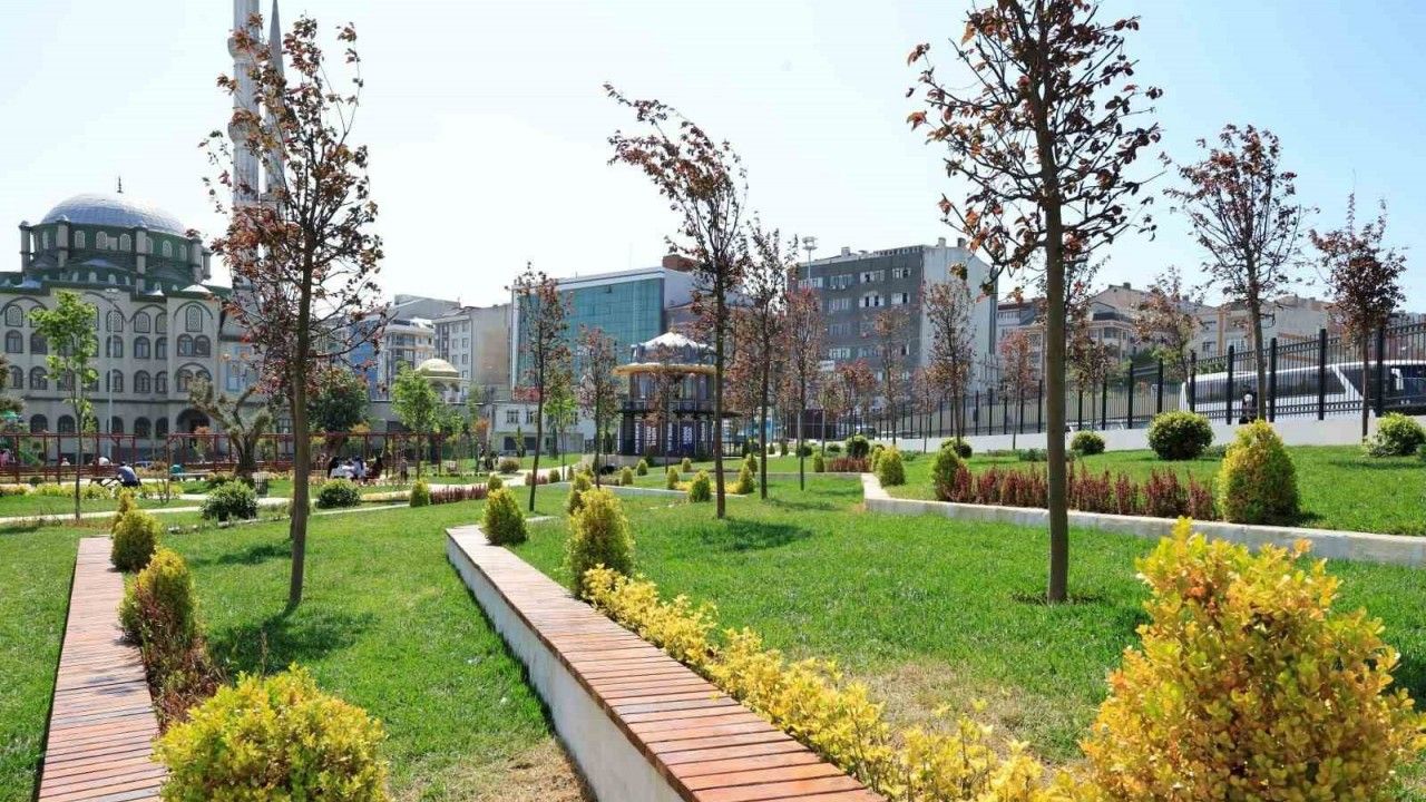 Sultangazi’de Fazlı Hayırlıoğlu Parkı hizmete açıldı
