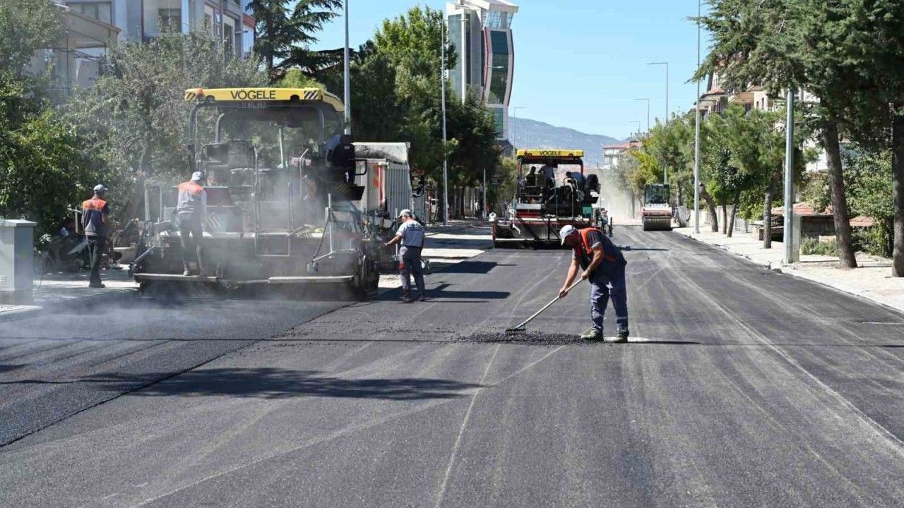Isparta Belediyesi asfalt ve kaldırım yenileme çalışmaları