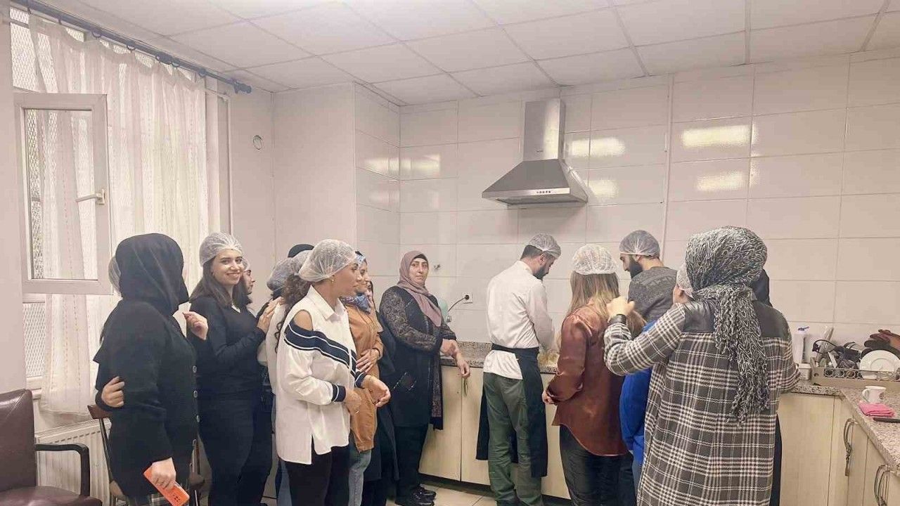 Diyarbakır’da 150 kursiyer, uzman aşçılardan eğitim alıyor