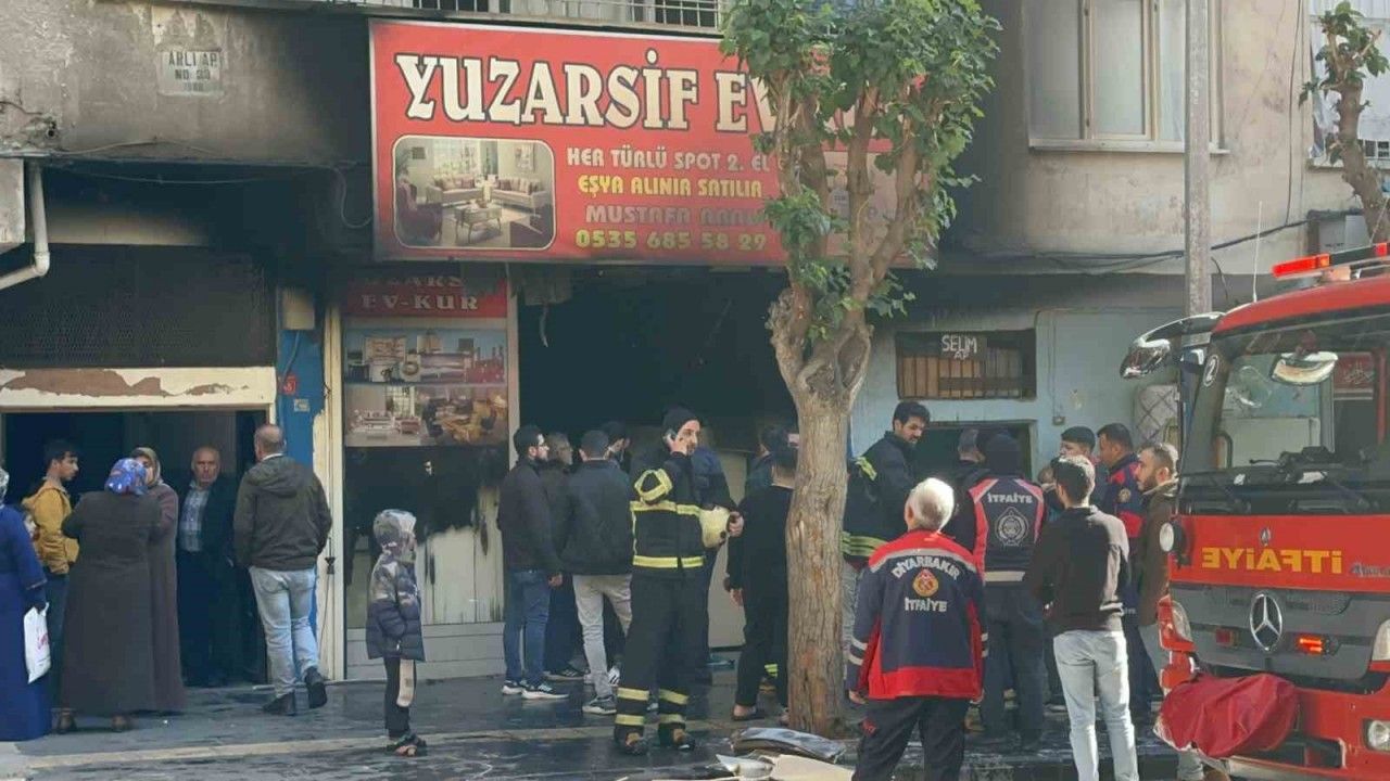 Diyarbakır’da ikinci el eşya dükkanında yangın
