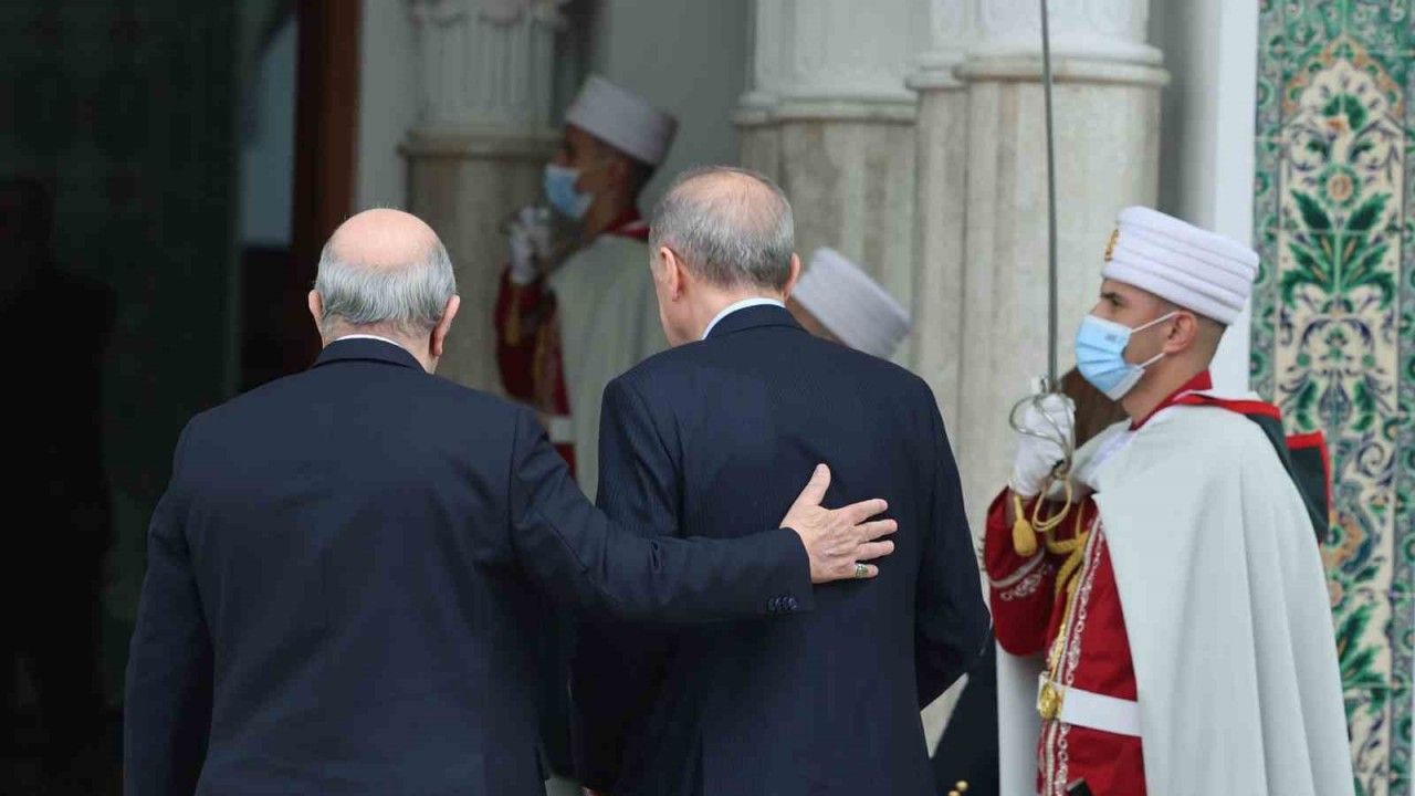 Erdoğan, Cezayir Cumhurbaşkanlığı Sarayı’nda Tebbun tarafından karşılandı