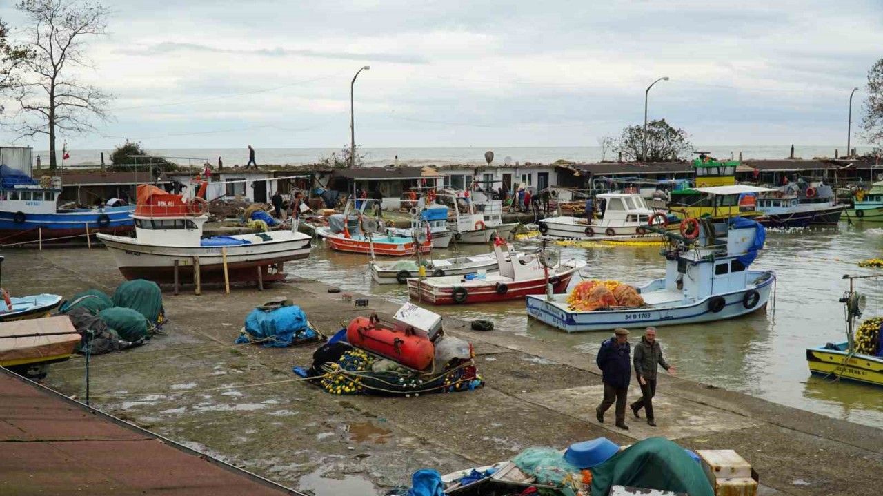 Fırtına sonrası balıkçıları yalnız bırakmadılar