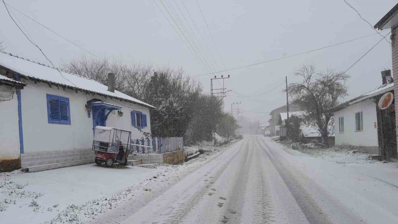 Pazaryeri’nin köylerde kar yağışı etkili oldu