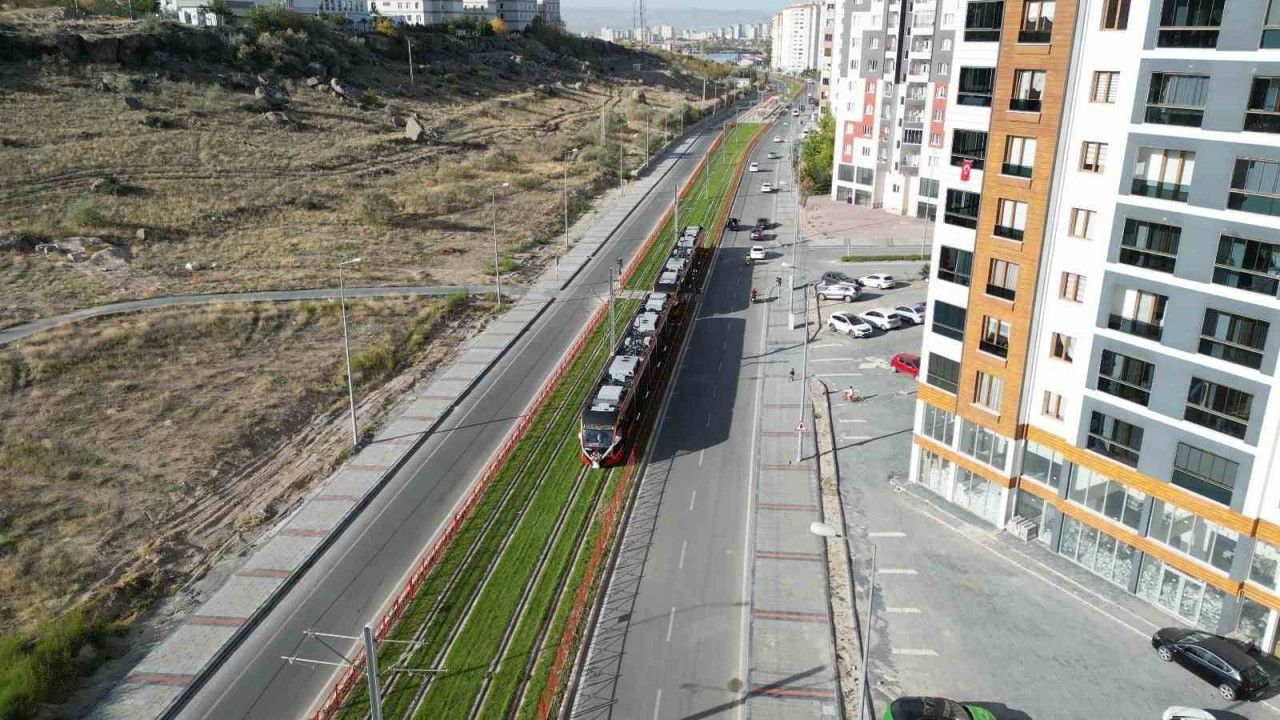 Talas Mevlana ve Cumhuriyet Meydanı tramvay hattında günlük 15 bin yolcuya hizmet veriliyor