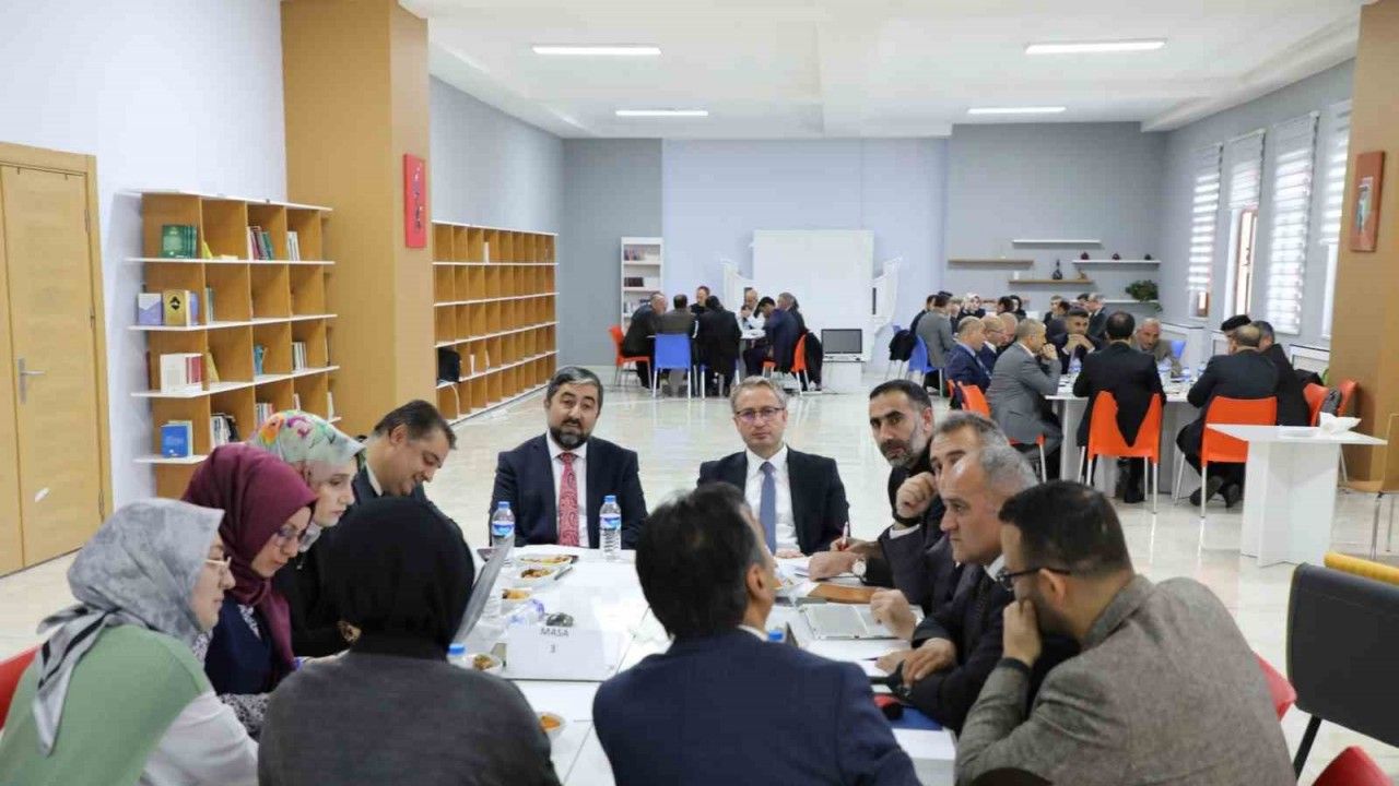 Ağrı’da "Türkiye Yüzyılı Din Öğretimi Çalıştayı" yapıldı