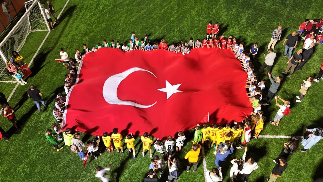 Mezitli’de Cumhuriyet Coşkusu Sokaklara Taştı: 102. Yıl Kutlamaları Dolu Dolu Geçti