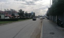 Antalya’da otomobilin kadına çarptığı anlar güvenlik kamerasına yansıdı