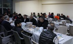 Vali Atay depremzedelere yuva yapan işçilerle iftar açtı