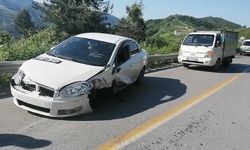 Kaza yapan otomobilin tekerleği koptu, sürücüsü burnu bile kanamadan kurtuldu