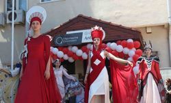 Antalya’da "Yer Gök Kırmızı Beyaz Bayrak Giysisi Özel Tasarımlar” defilesi