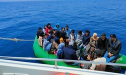 Ayvacık açıklarında sürüklenen 31 kaçak göçmeni Sahil Güvenlik kurtardı
