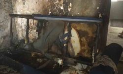 Evde çıkan yangında bir oda tamamen yandı