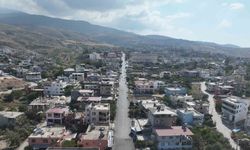 Depremin tahrip ettiği yollar asfaltlanıyor