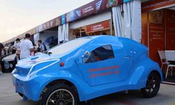 İEÜ’lü öğrencilerin geliştirdiği elektrikli otomobil TEKNOFEST’te tanıtıldı