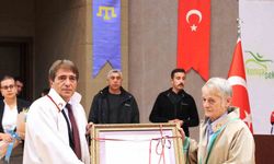 Kırım Tatar Halkının Milli Lideri Kırımoğlu’na Konya’da fahri doktora verildi