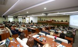 Karabağlar Belediye Meclisi oturumunu SMA hastası Gülsima’ya bağışladı