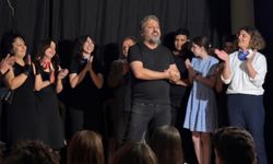 Defne’de Tiyatro Salonu Talebi Gündemde: “Tiyatro da Yaşamsal İhtiyaçtır”