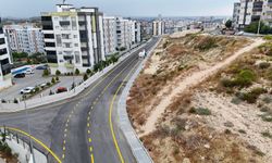 Tarsus’ta Yollar Yenileniyor: Asfalt ve Çizgi Çalışmalarıyla Ulaşım Güvenliği Artıyor