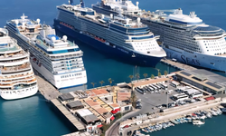 Kuşadası’na 4 Kruvaziyerle 13 Bin 750 Turist Geldi