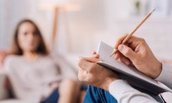 Anne Baba ile Çocuk Arasındaki Arkadaşlık Masum mu Tehlikeli mi? Gizli Yüzü Ortaya Çıktı