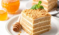 Çekya’nın Efsane Tatlısı Marlenka Yeniden Gündemde 🍯🥄