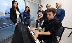 Mersin'de Ücretsiz Enstrüman Kurslarına Gençlerden Akın!