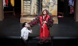 Mersin Büyükşehir Belediyesi Şehir Tiyatrosu “Eyvah Nadir” İstanbul’da da Ayakta Alkışlandı