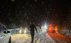 Mersin Çamlıyayla’da Kar Alarmı: Zincirsiz Araç Geçişine İzin Yok