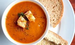 Bir Kaşık İçen Tarif İstiyor - Domates Çorbasının Ev Kokutan Püf Noktası