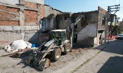 Akdeniz’de Metruk Binalar Tek Tek Yıkılıyo! Mahallelerde Güvenlik Artıyo