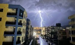 Silifke'de Geceyi Gündüze Çeviren Şimşek Fırtınası