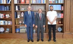 Esenler İlçe Müftüsü İbrahim Özen, Yıldız Teknik Üniversitesi Rektörü Prof. Dr. Eyüp Debik’i Makamında Ziyaret Etti
