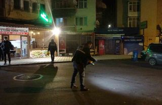 Yol kenarında bıçaklanmış halde bulunan şahıs hayatını kaybetti