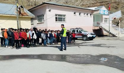 Jandarma’dan öğrencilere trafik semineri