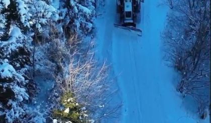 Giresun’da yayla yollarındaki karla mücadele çalışmaları dronla görüntülendi