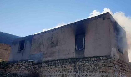 Mardin’de boş olan ev yanarak kullanılamaz hale geldi