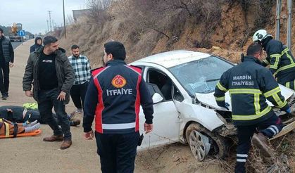 Mardin’de otomobil şarampole uçtu: 1’i çocuk 4 yaralı