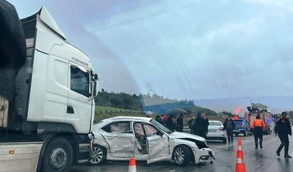 Osmaniye’de 2 aracın karıştığı zincirleme kazada 2 kişi yaralandı