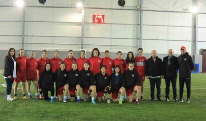 Yalovaspor Kadın Futbol Takımı ilk maçına çıkmaya hazırlanıyor