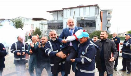 Yüzde 60 zam alan işçileri belediye başkanını omuzlarda taşıdı